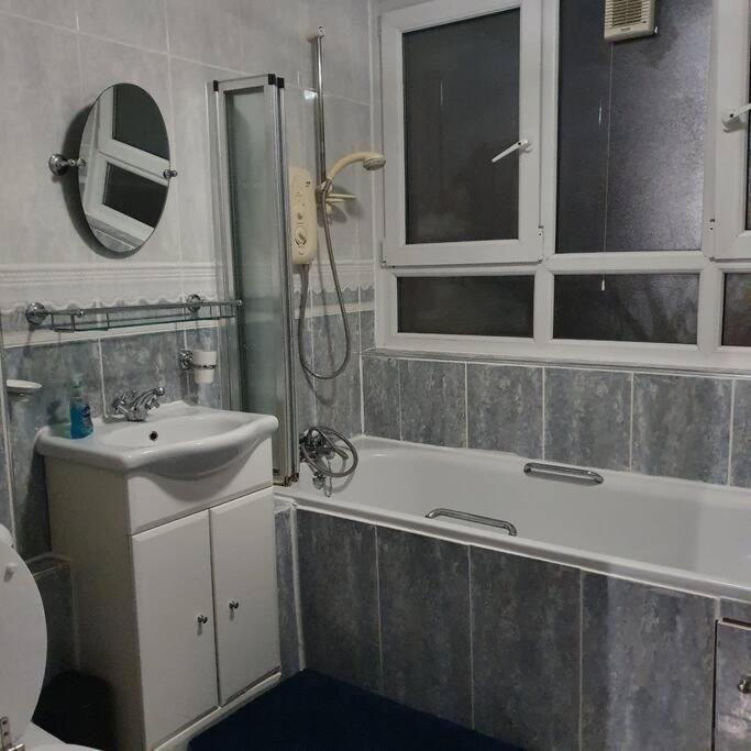 Апартаменти 3Beds Family Friendly In London With Good Transport Links Екстер'єр фото